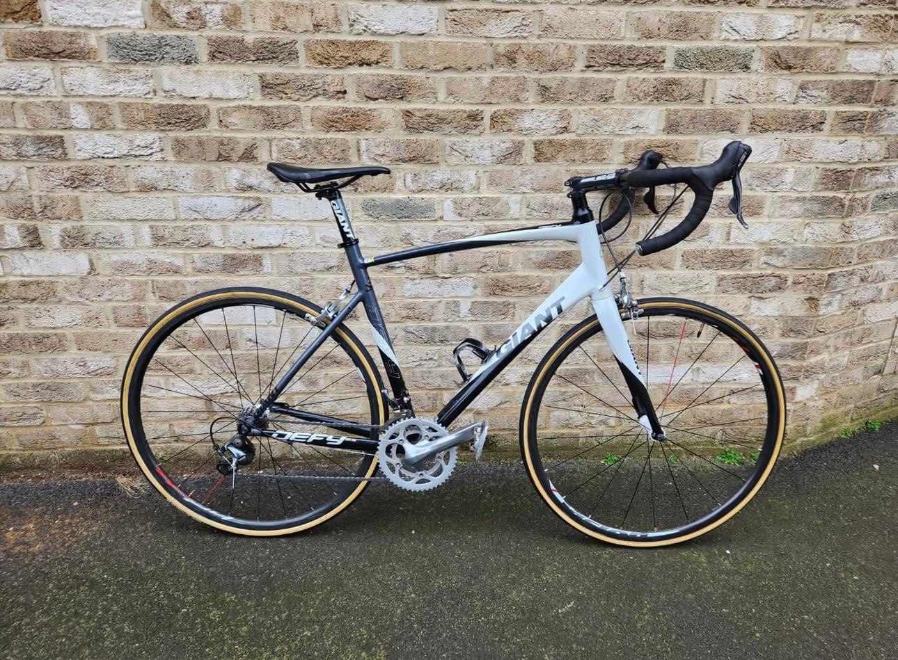 Giant Defy 2.5 Road bike 56cm
